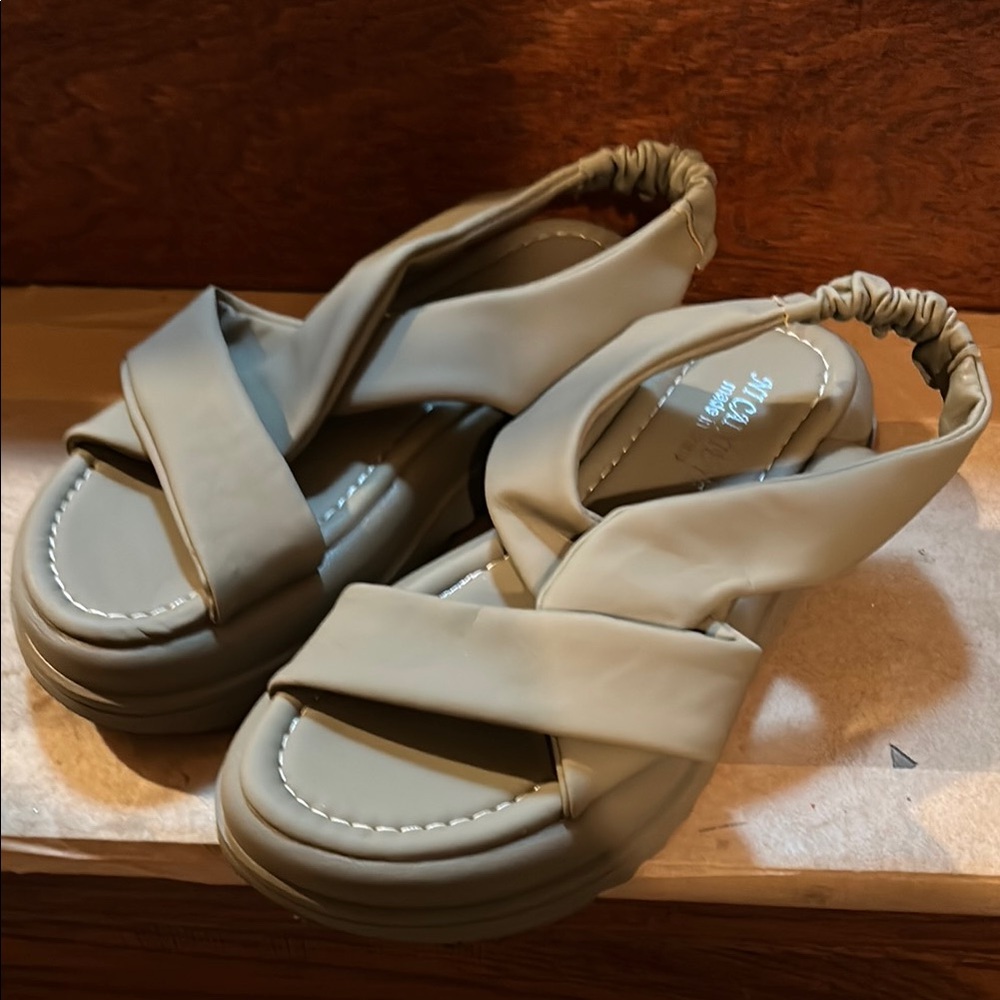 Stylish Women's Sandals in Olive Green